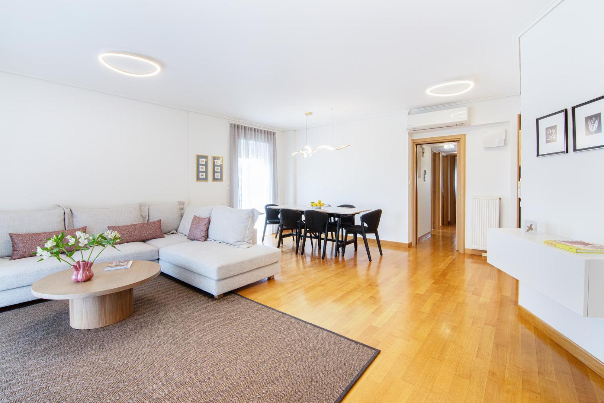 Apartment Bright And Luxurious 2br In Glyfada *